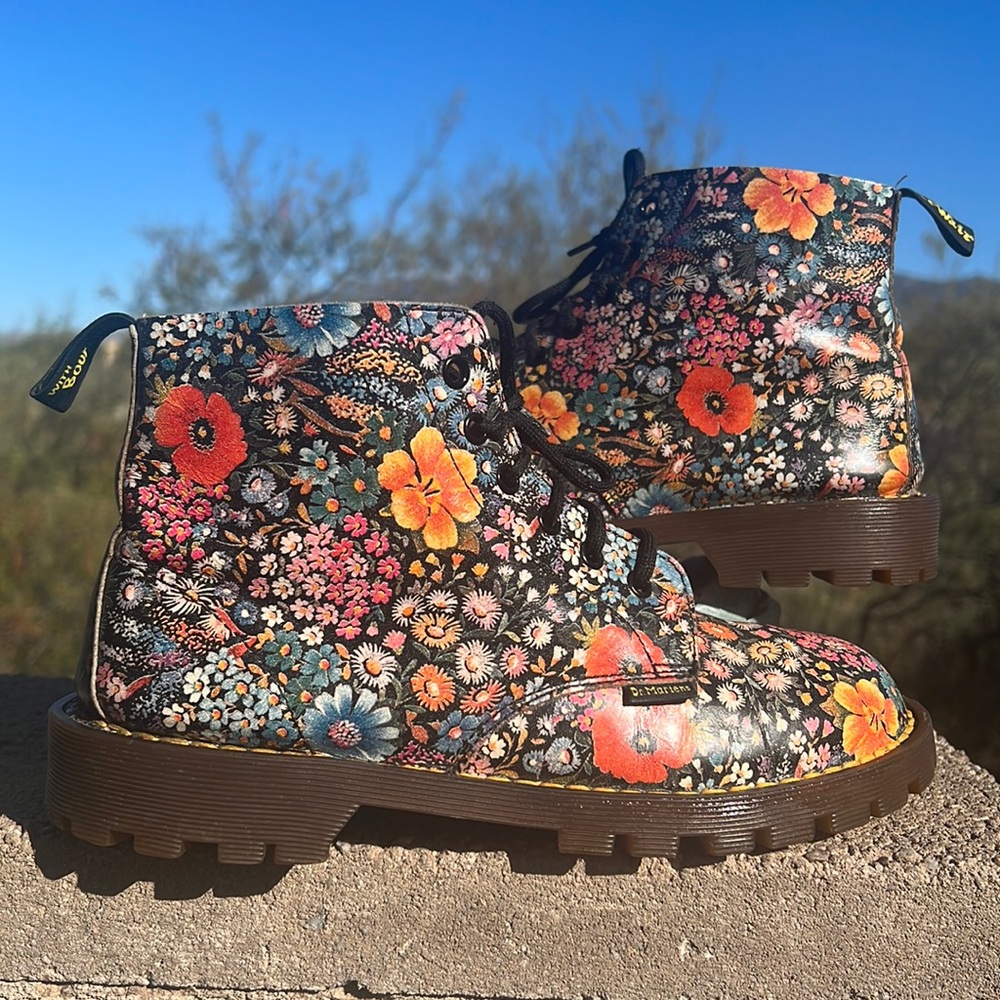 🏴 RARE 70’s / 80’s MIE Dr. Martens 6 Eye Colorful Floral Boots UK 4 - Picture 4 of 17